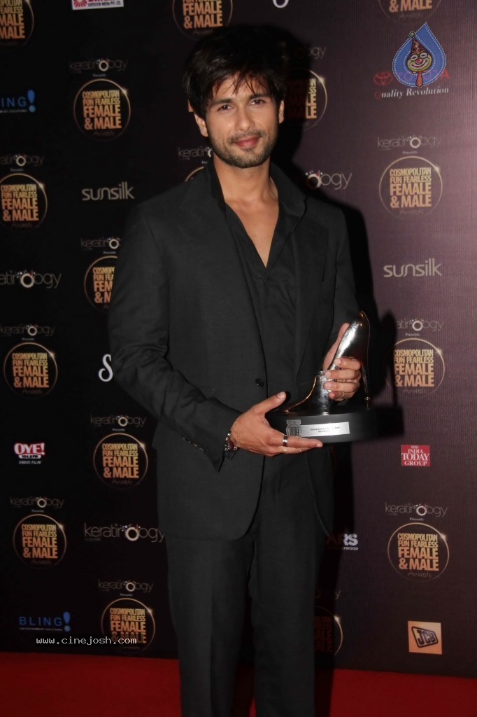 Bolly Celebs at Cosmopolitan Fun Fearless Awards - 12 / 112 photos