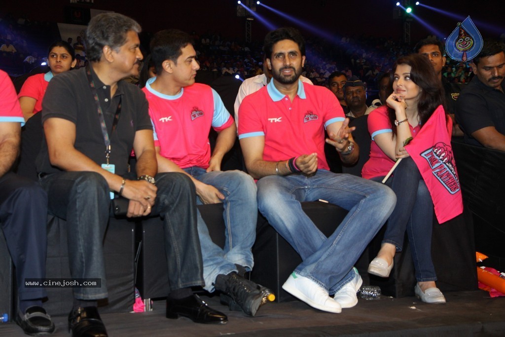 Celebs at Jaipur Pink Panthers Pro Kabaddi League Match - 6 / 85 photos