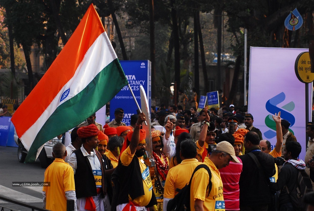 Celebs at Standard Chartered Mumbai Marathon 2015 - 1 / 60 photos