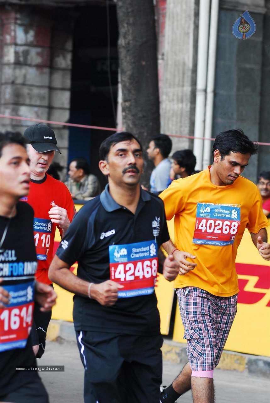 Celebs at Standard Chartered Mumbai Marathon 2015 - 14 / 60 photos