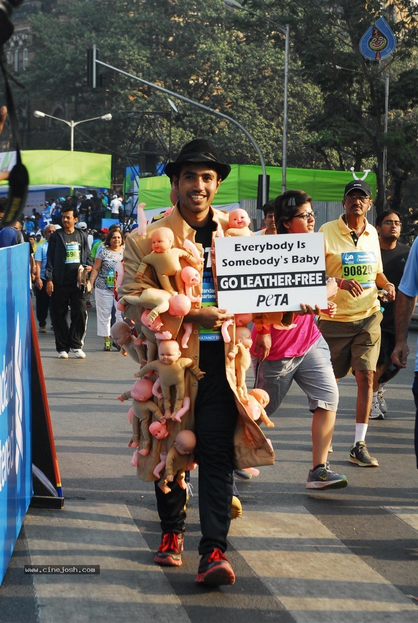 Celebs at Standard Chartered Mumbai Marathon 2015 - 16 / 60 photos