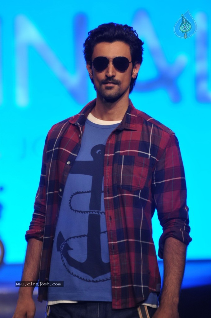 Celebs Walk the Ramp at the Allure Fashion Show - 14 / 45 photos