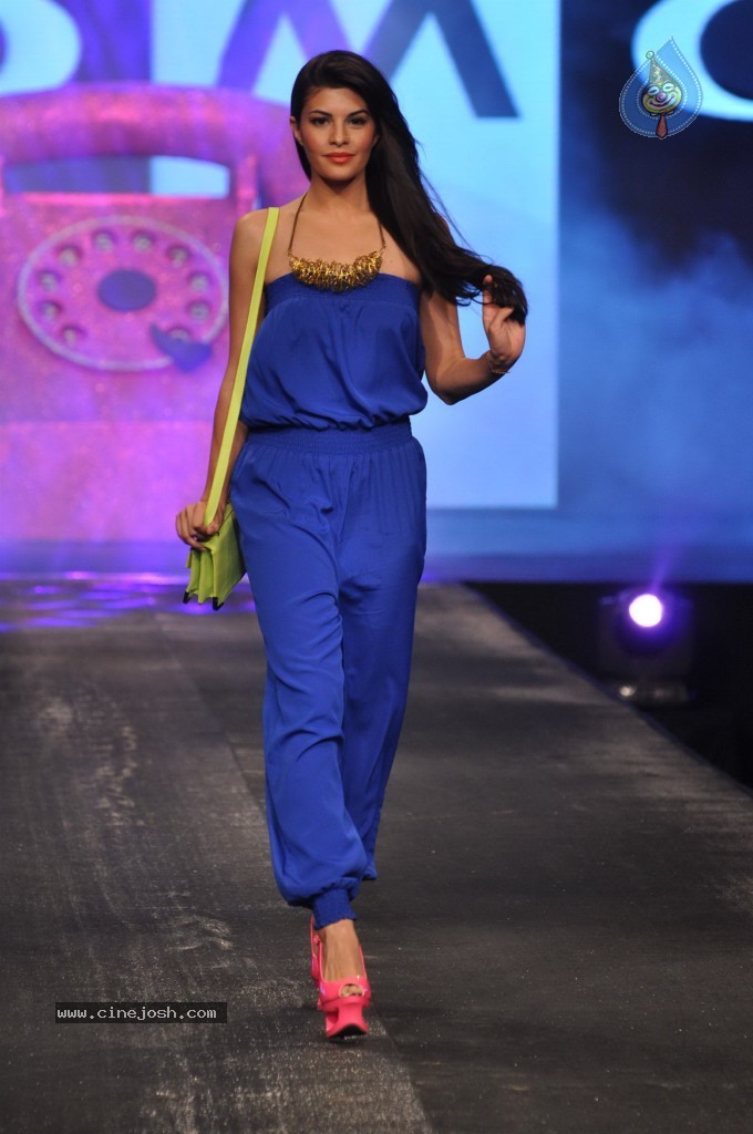 Celebs Walk the Ramp at the Allure Fashion Show - 23 / 45 photos