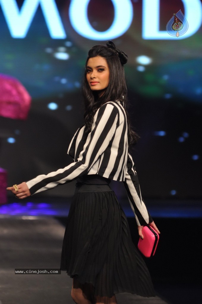 Celebs Walk the Ramp at the Allure Fashion Show - 35 / 45 photos