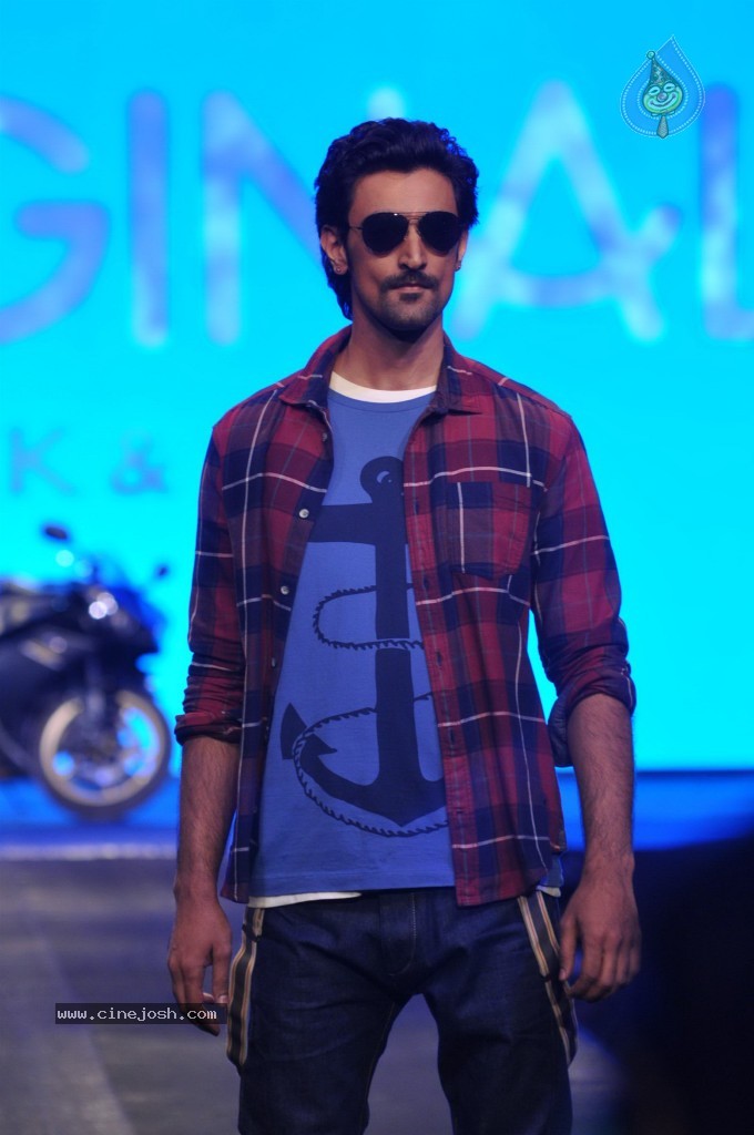 Celebs Walk the Ramp at the Allure Fashion Show - 36 / 45 photos