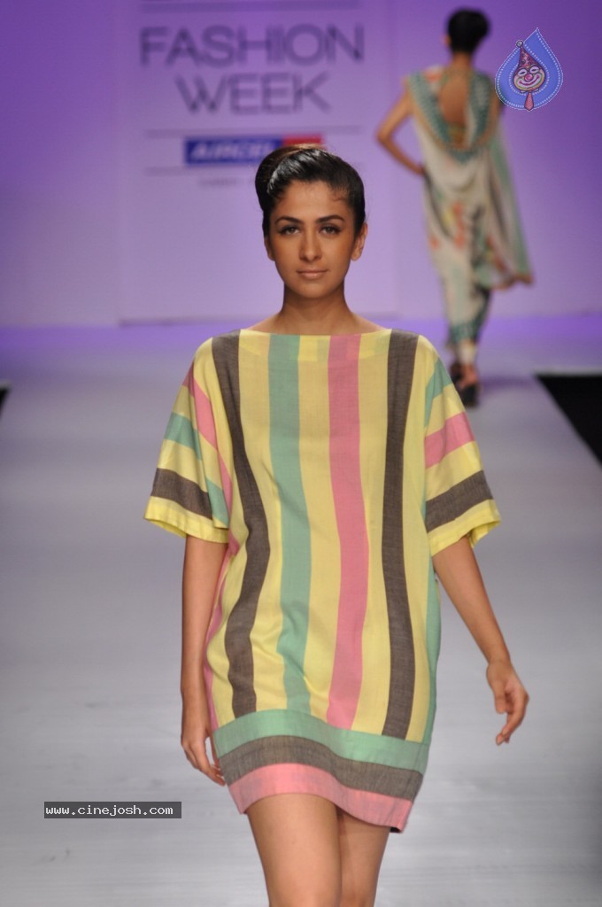 Celebs Walks the Ramp at LFW Summer Resort 2013 - 38 / 186 photos