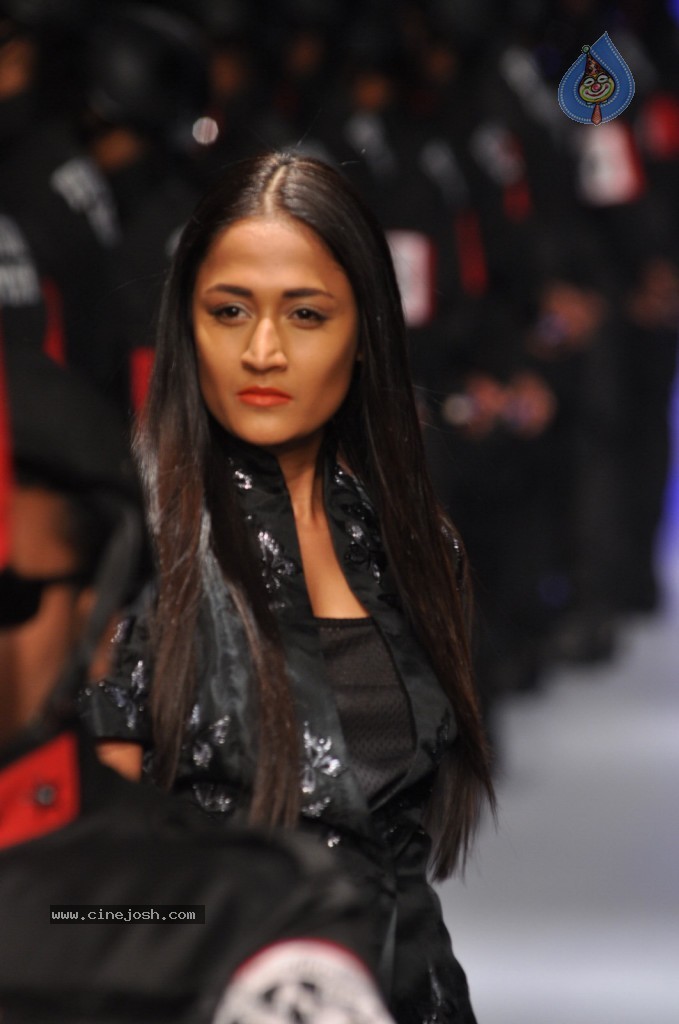 Celebs Walks the Ramp at LFW Summer Resort 2013 - 70 / 186 photos