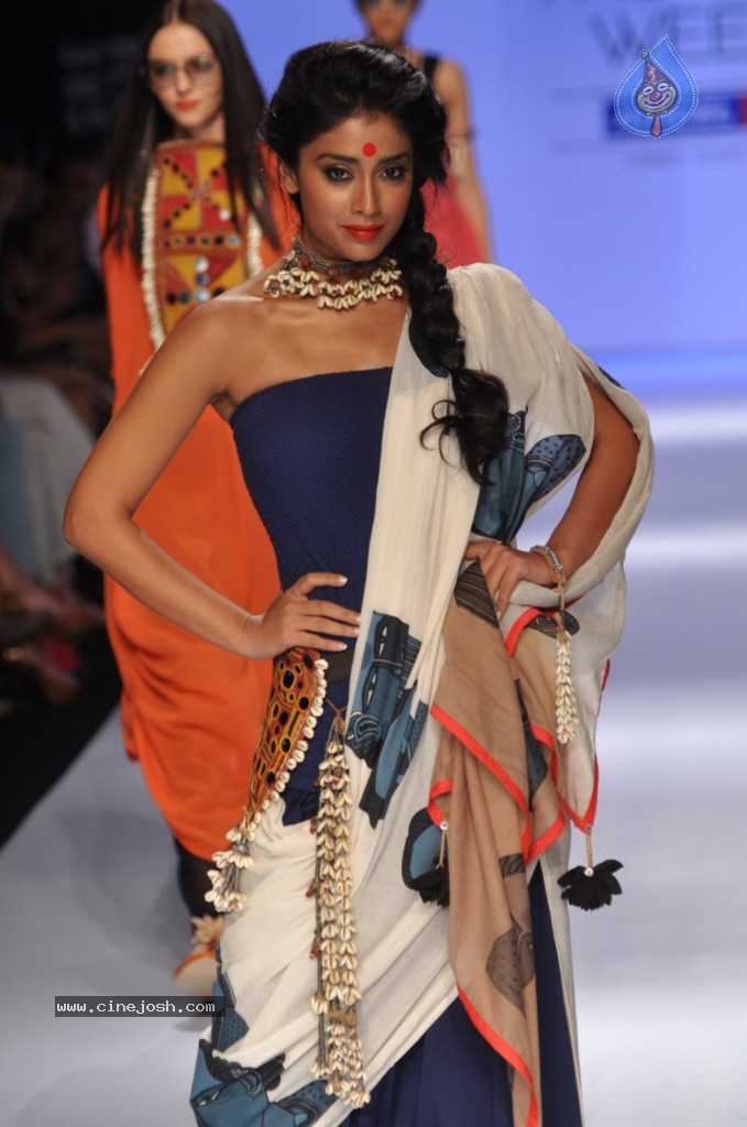 Celebs Walks the Ramp at LFW Summer Resort 2013 - 89 / 186 photos