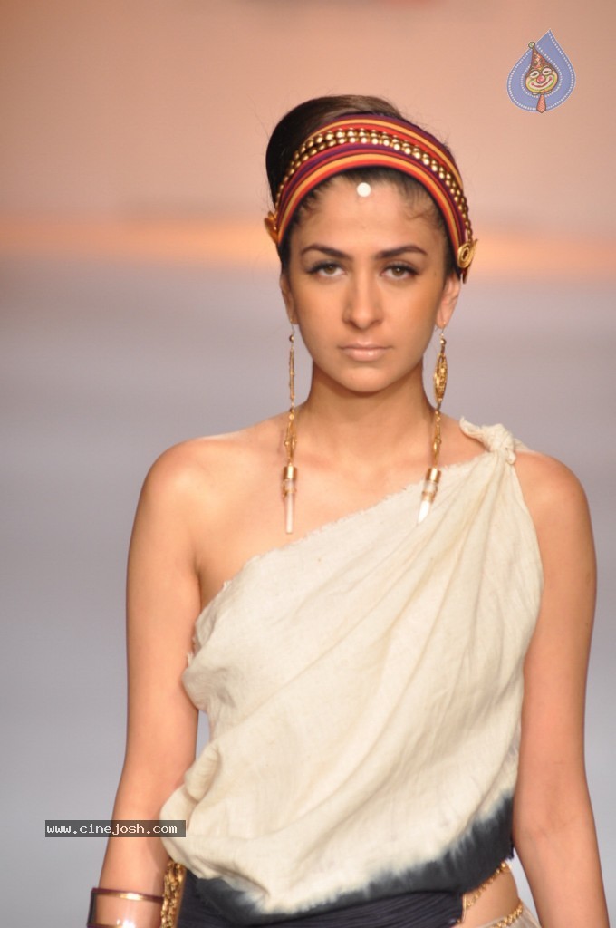 Celebs Walks the Ramp at LFW Summer Resort 2013 - 109 / 186 photos