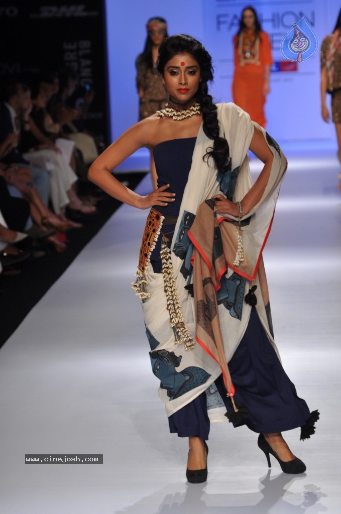 Celebs Walks the Ramp at LFW Summer Resort 2013 - 179 / 186 photos