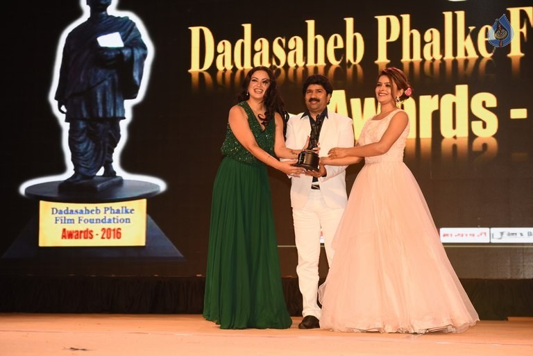 Dadasaheb Phalke Film Foundation Awards 2016 - 1 / 42 photos