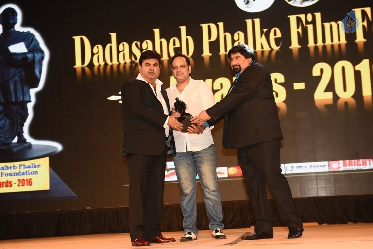 Dadasaheb Phalke Film Foundation Awards 2016 - 11 / 42 photos