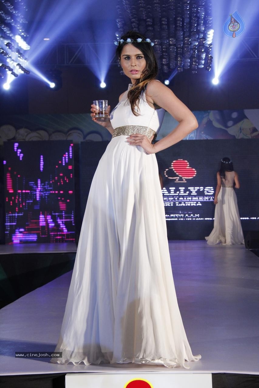 Designer Manali Jagtap Fashion Show - 6 / 21 photos