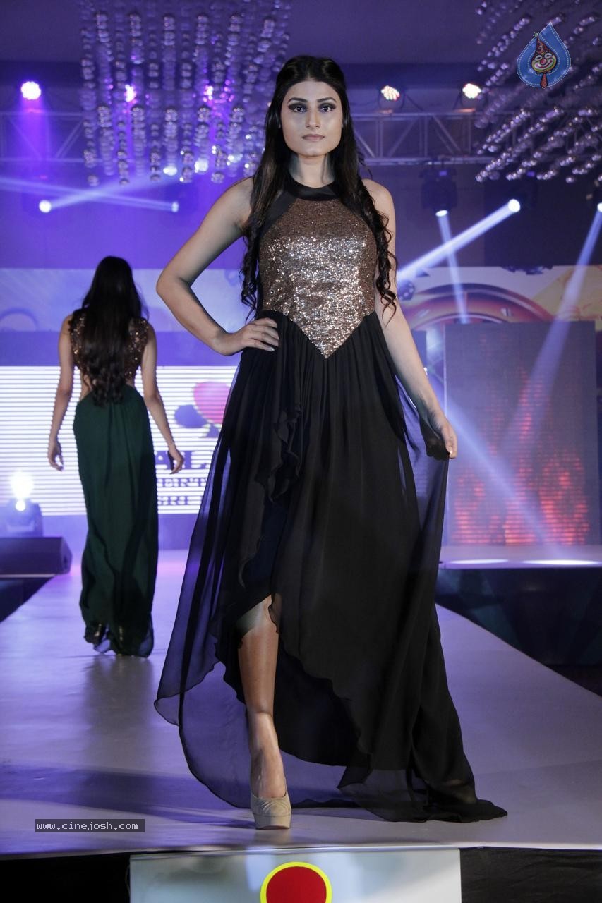 Designer Manali Jagtap Fashion Show - 17 / 21 photos