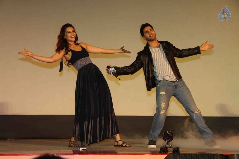 Dilwale Film Gerua Song Launch - 6 / 42 photos