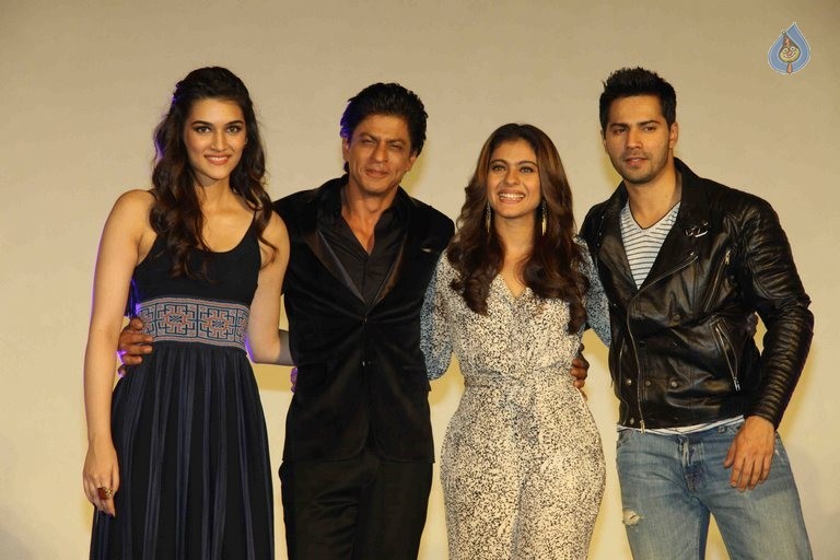 Dilwale Film Gerua Song Launch - 8 / 42 photos