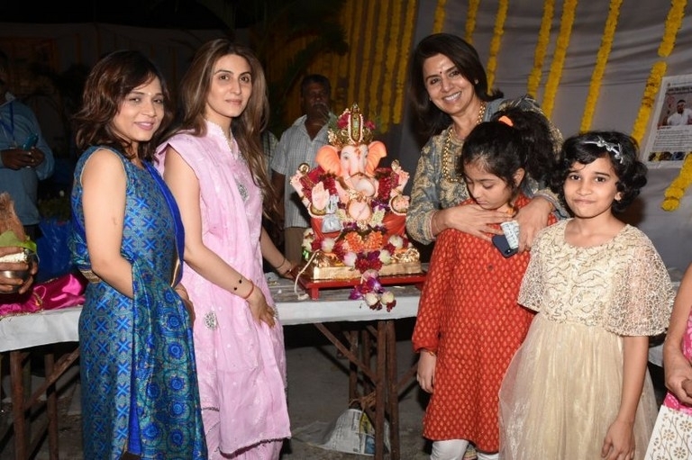 Ekta Kapoor Ganpati Celebrations 2018 - 7 / 18 photos