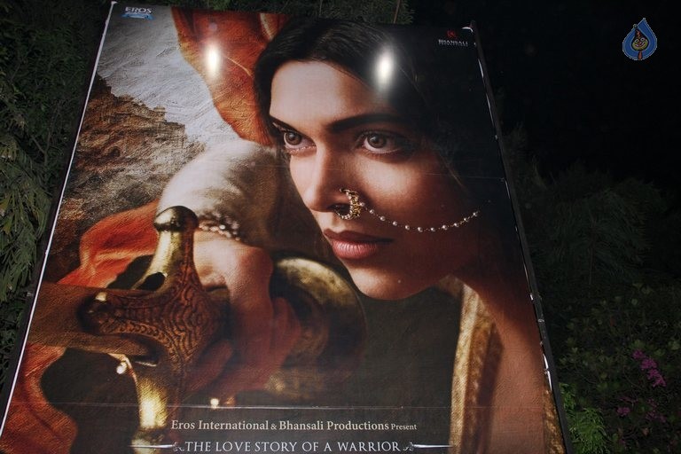 Film Bajirao Mastani Poster Launch - 18 / 21 photos