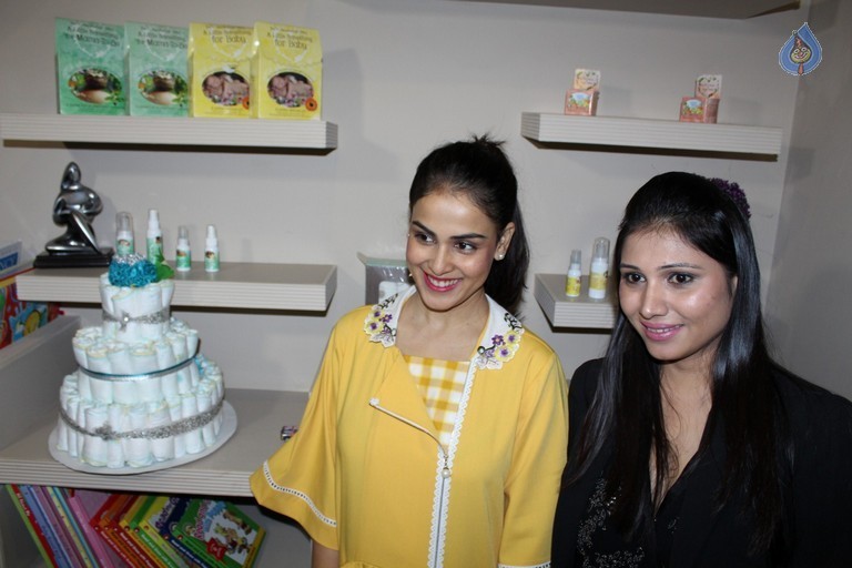 Genelia at Baby and Mother Wellness Centre Launch - 2 / 33 photos