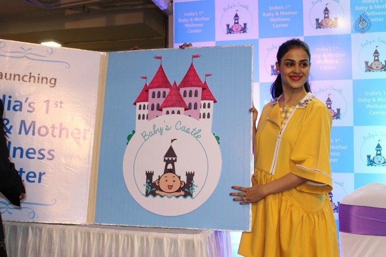 Genelia at Baby and Mother Wellness Centre Launch - 10 / 33 photos