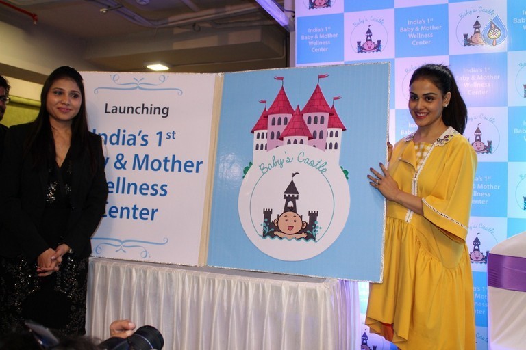 Genelia at Baby and Mother Wellness Centre Launch - 20 / 33 photos