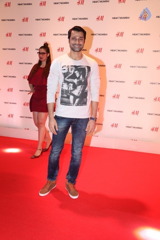 H and M Mumbai 1st Store Launch Party - 9 / 63 photos