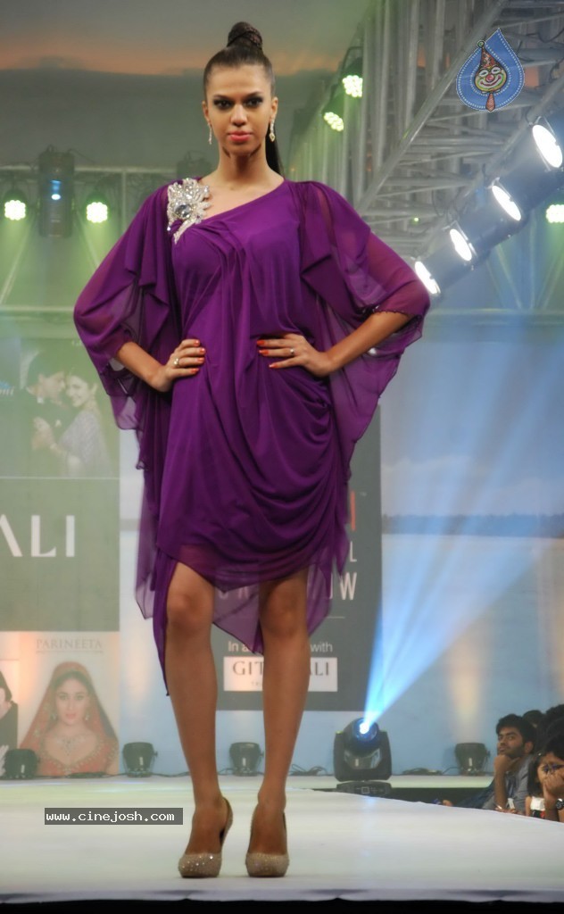 Hot Fashion Show at Gitanjali Boat Show - 17 / 101 photos