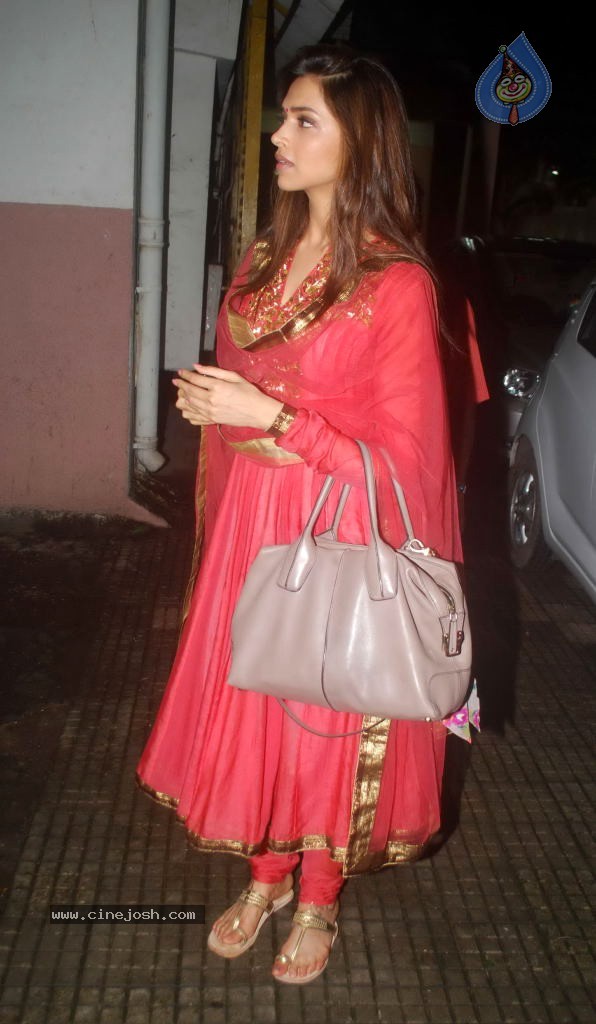 Deepika and Siddharth at Aarakshan Movie Special Show - 14 / 16 photos