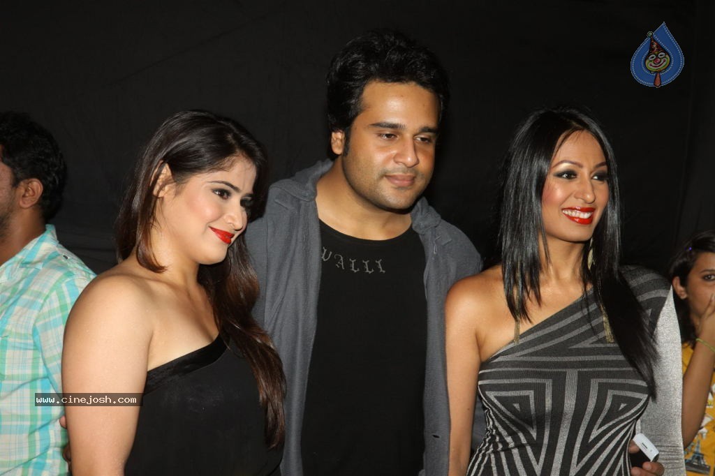 Hot TV Celebs at Indian Telly Awards 2012 - 44 / 106 photos