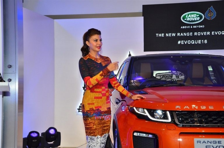 Jacqueline Unveils New Range Rover Evoque - 8 / 19 photos