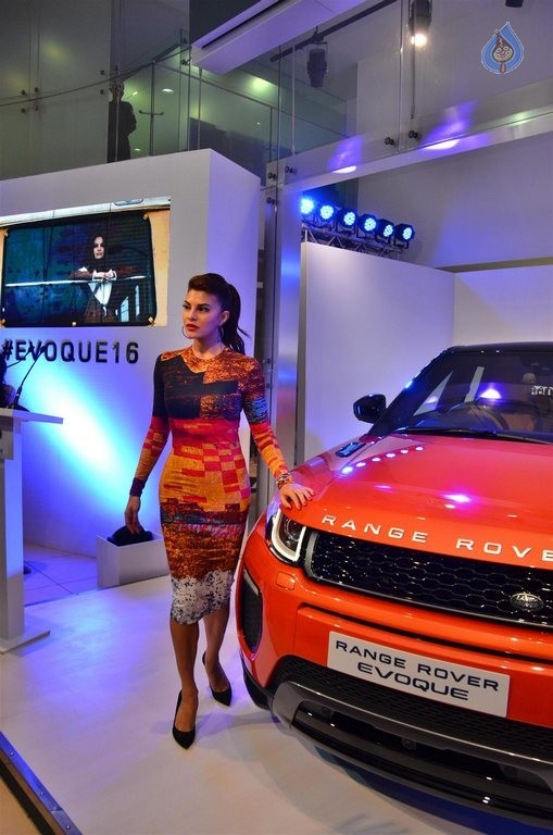 Jacqueline Unveils New Range Rover Evoque - 10 / 19 photos