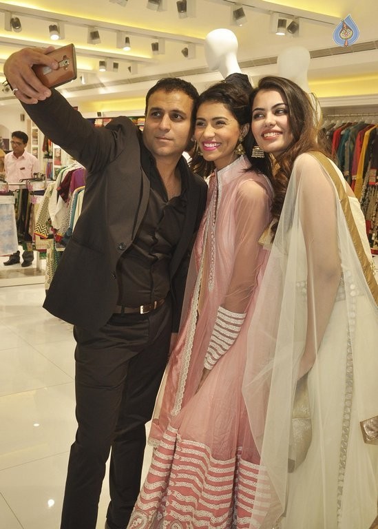 Jashn Store Launch and Fashion Show - 7 / 37 photos