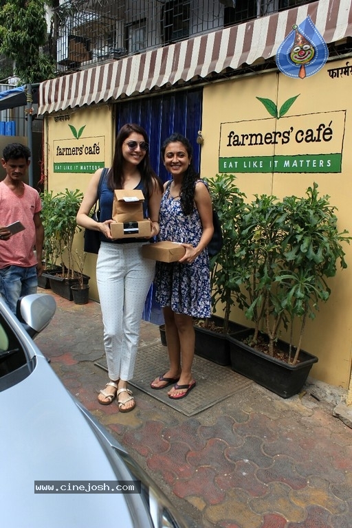Kajal Aggarwal Spotted at Farmers Cafe - 5 / 7 photos
