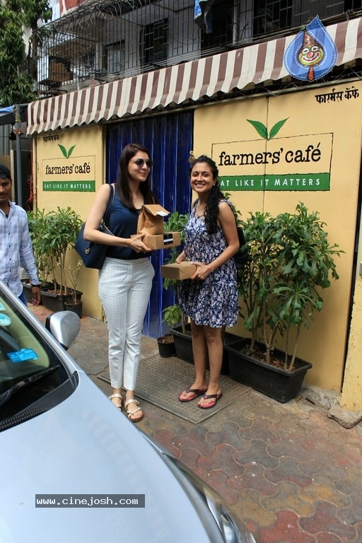 Kajal Aggarwal Spotted at Farmers Cafe - 7 / 7 photos