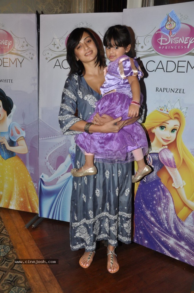 Kajol at Disney Princess Academy - 13 / 44 photos