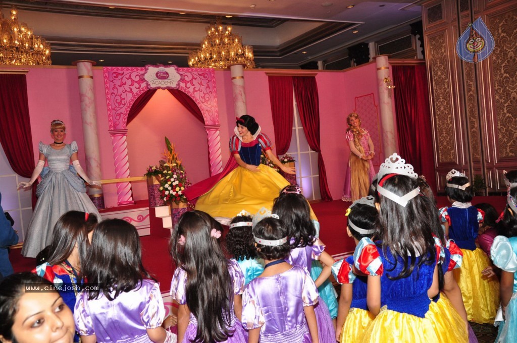 Kajol at Disney Princess Academy - 14 / 44 photos