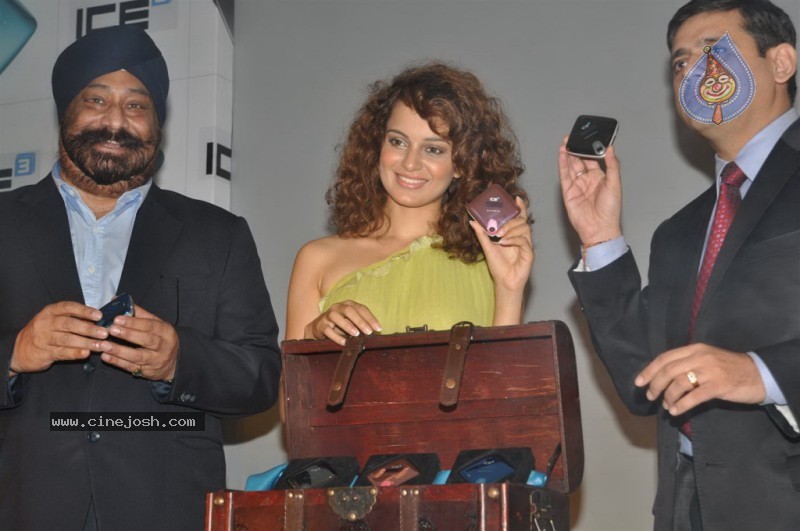 Kangana Ranaut Launches Alcatel New Moble - 14 / 40 photos