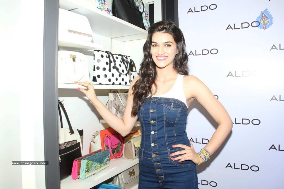 Kriti Sanon Launches ALDO Spring Summer 2015 Collection - 4 / 34 photos