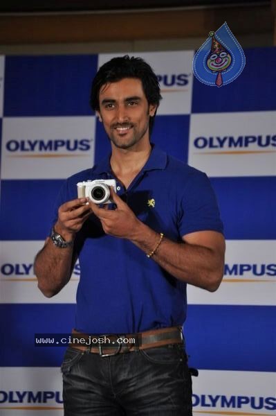 Kunal Kapoor Launches Olympus Pen - 11 / 34 photos