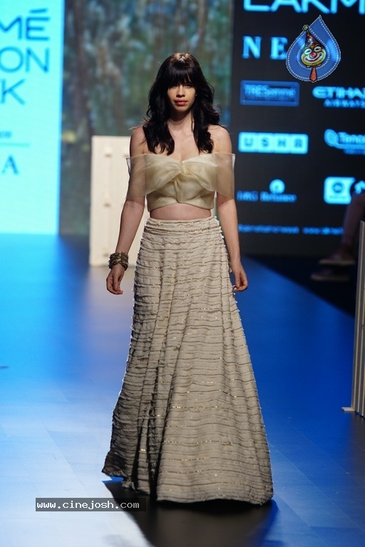 Lakme Fashion Week 2018 Images - 4 / 9 photos