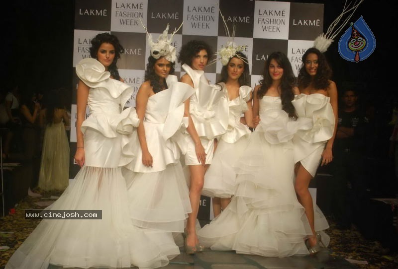 Lakme Fashion Week Day 5 Guests - 1 / 114 photos