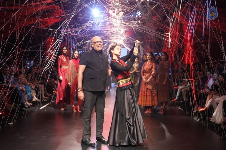 Lakme Fashion Week Winter Festive 2016 - 15 / 82 photos