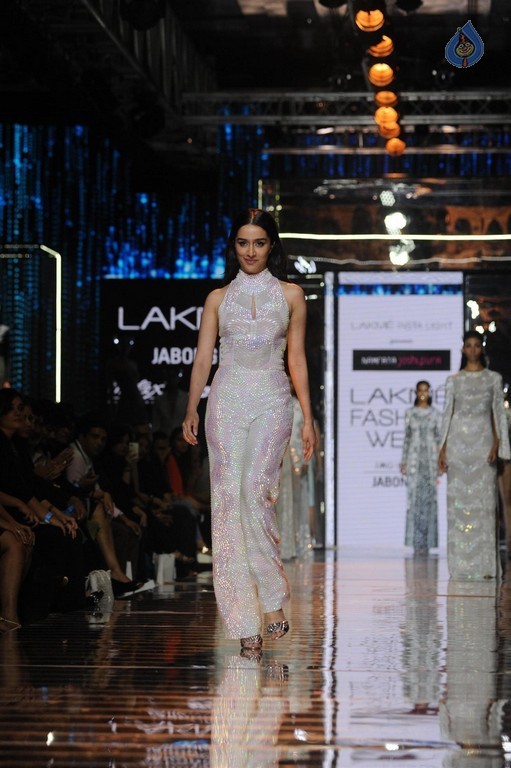 LFW 2015 Namrata Joshipura Show - 11 / 17 photos