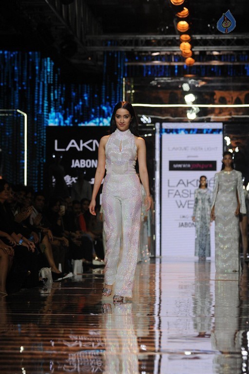 LFW 2015 Namrata Joshipura Show - 15 / 17 photos