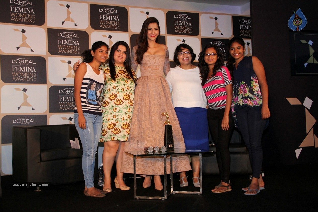 LOreal Paris Femina Women Award Event - 1 / 22 photos