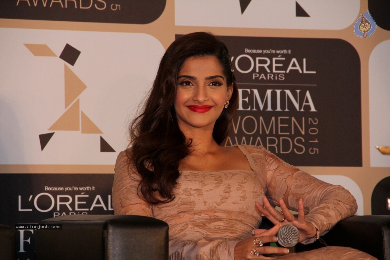 LOreal Paris Femina Women Award Event - 20 / 22 photos