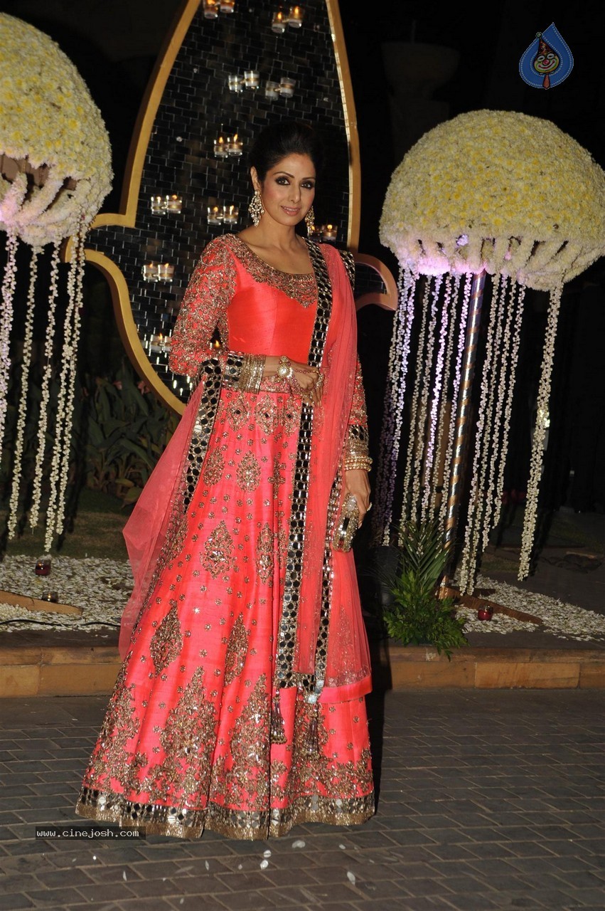 Manish Malhotra Niece Riddhi Malhotra Wedding Reception - 20 / 125 photos