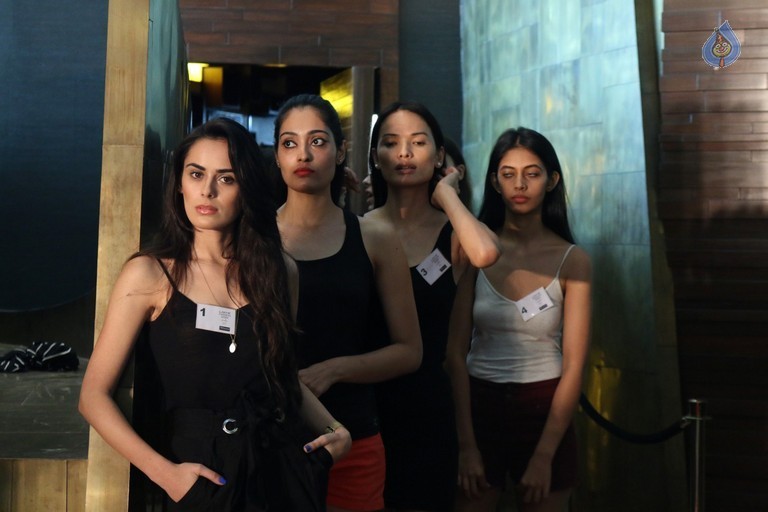 Model Audition Of LFW 2017  With Jury Pooja Hedge Photos - 18 / 34 photos