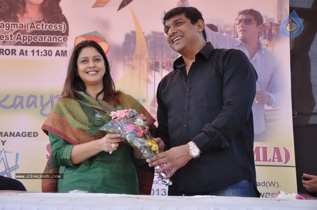 Nagma at Kite Flying Competition  - 19 / 48 photos