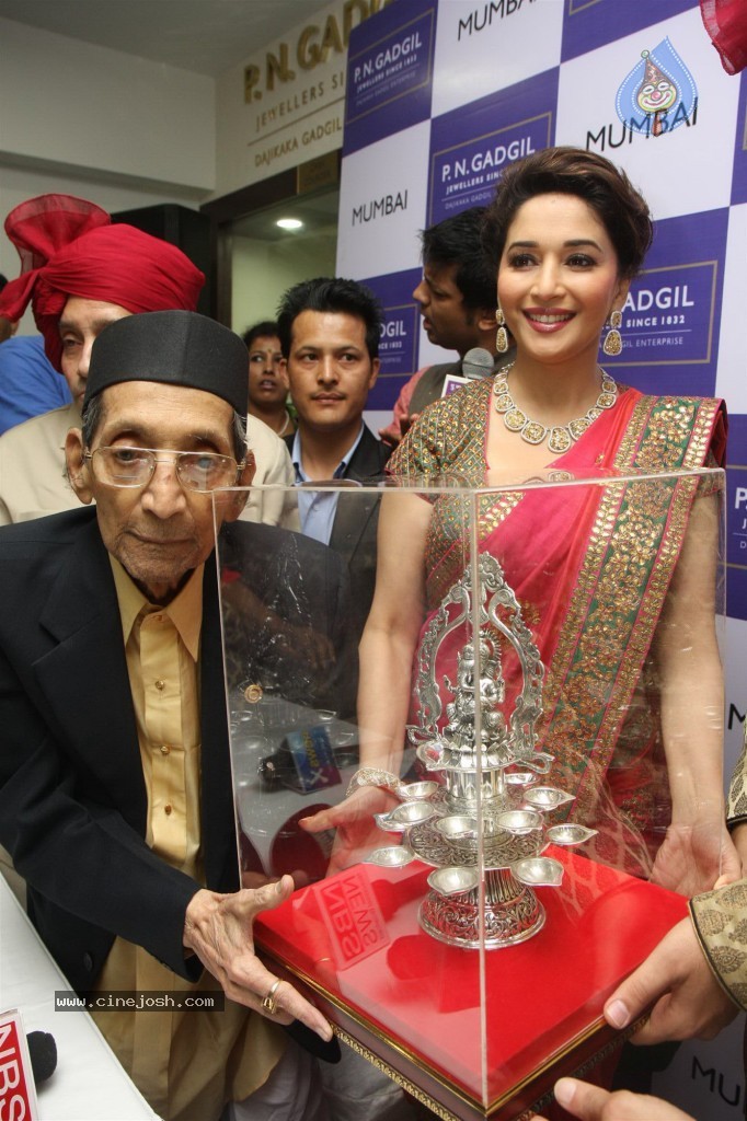 PN Gadgil Jewellers Showroom Launch - 3 / 44 photos